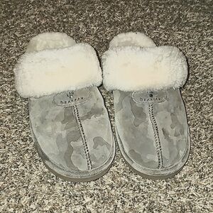 BearPaw Camo Slippers with Soft Cream Lining Womens Size 11